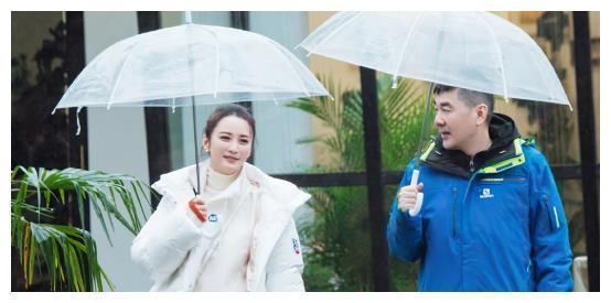 陳建斌真有眼福，蔣勤勤吃飯時(shí)脫妝，真實(shí)顏值看呆現(xiàn)場(chǎng)男嘉賓