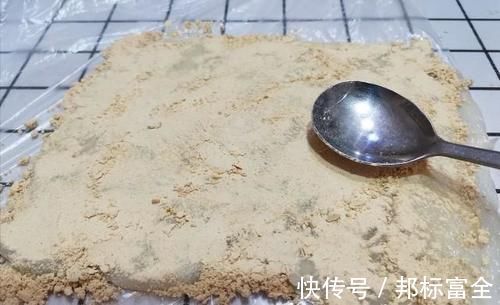 家人|这道简单的中式甜点，又香又软糯，学会了过年给家人秀起来