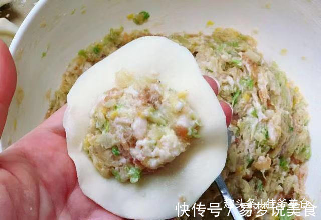 用大白菜做馅包饺子，不能少了这一步，学会了2盘不够吃