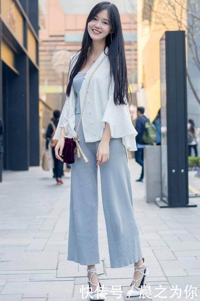 街拍开放另类时尚的小姐姐,潮流范儿十足