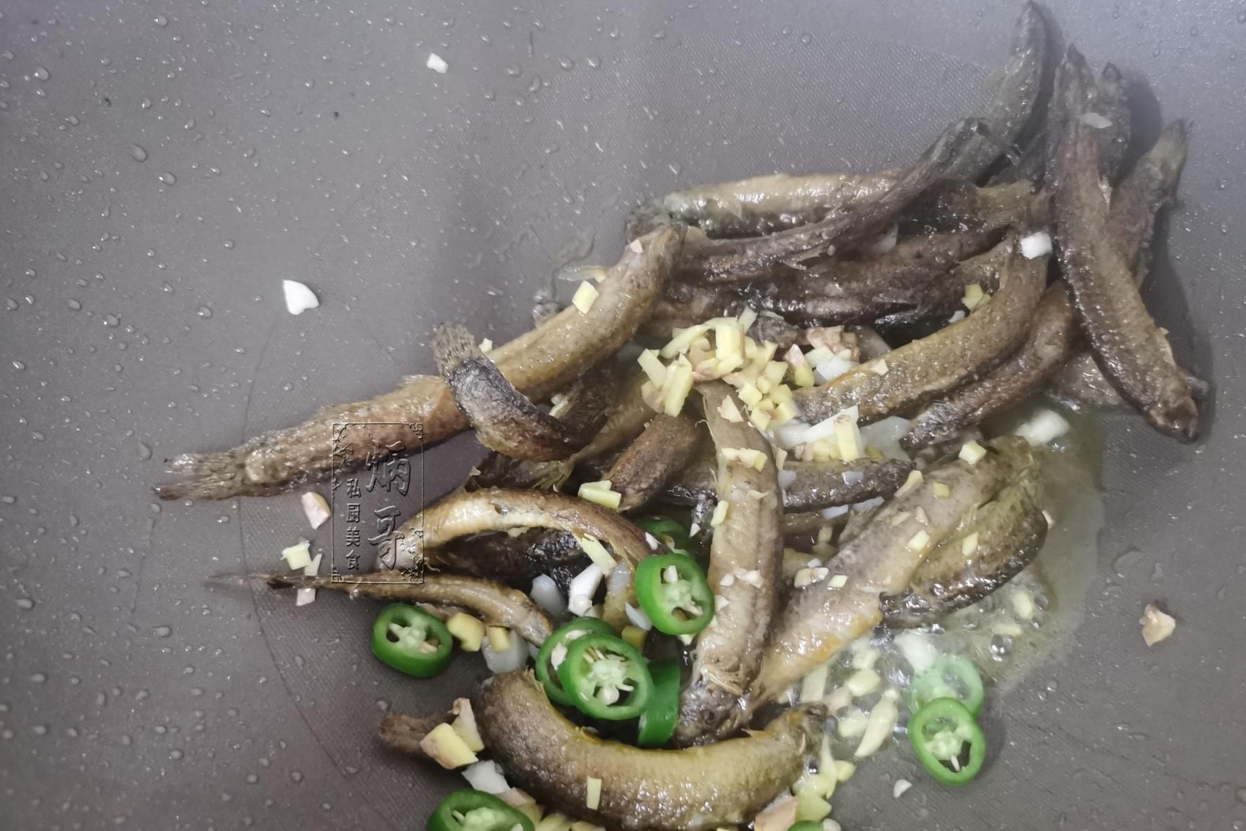 全身都是宝的鱼,营养比鳗鱼还高,河里越来越少了,有钱吃不到!