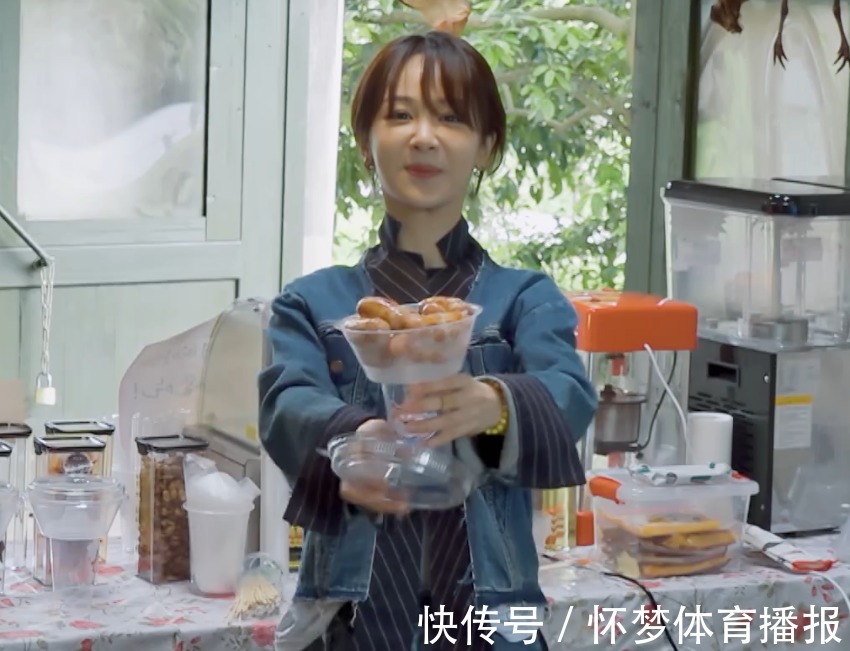 杨紫跑仓库赊香肠,一碗烤肠太抢镜,导演张航希都忍不住偷笑