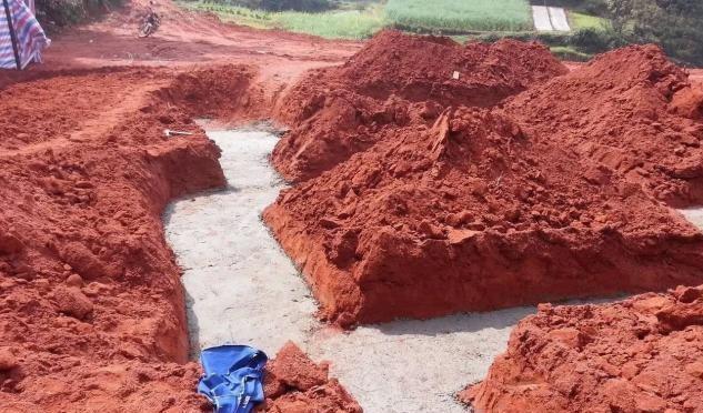 小王|70后老夫妻合伙开山，40万为孩子建独一无二的2层婚房，牛！