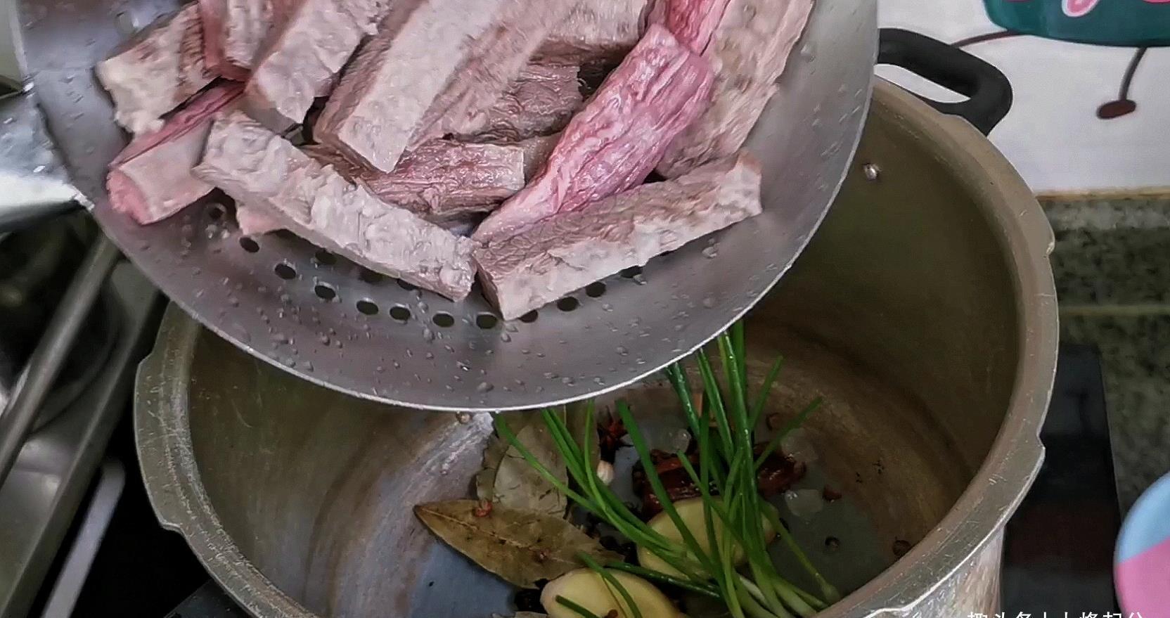 “手撕牛肉”做法,饭店不外传配方,自己在家也能做,收藏了