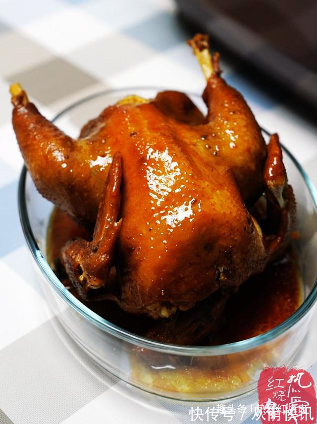 嘴馋想吃肉了，买只鸡丢进电饭煲，没想到色泽诱人香味扑鼻真好吃