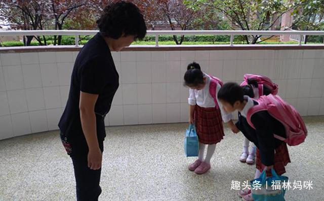 爸爸妈妈|“人来疯”的孩子遭人厌在了解这些好处前,可别早下定论