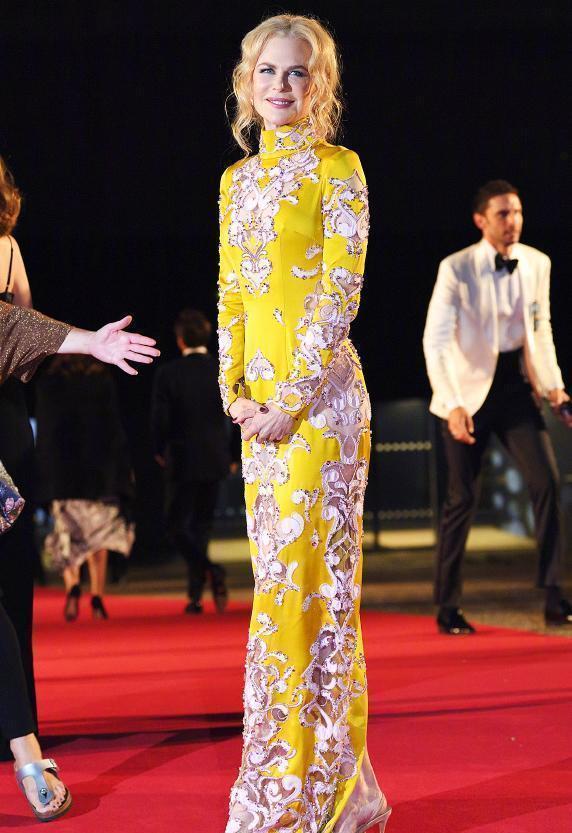 旗袍|不只东方人驾驭! 10位展现旗袍之美的好莱坞女神, 妮可S曲线美翻