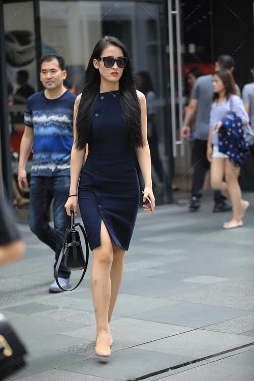 什么样的连衣裙优雅大气，时尚简约，快来看看这套穿搭吧！