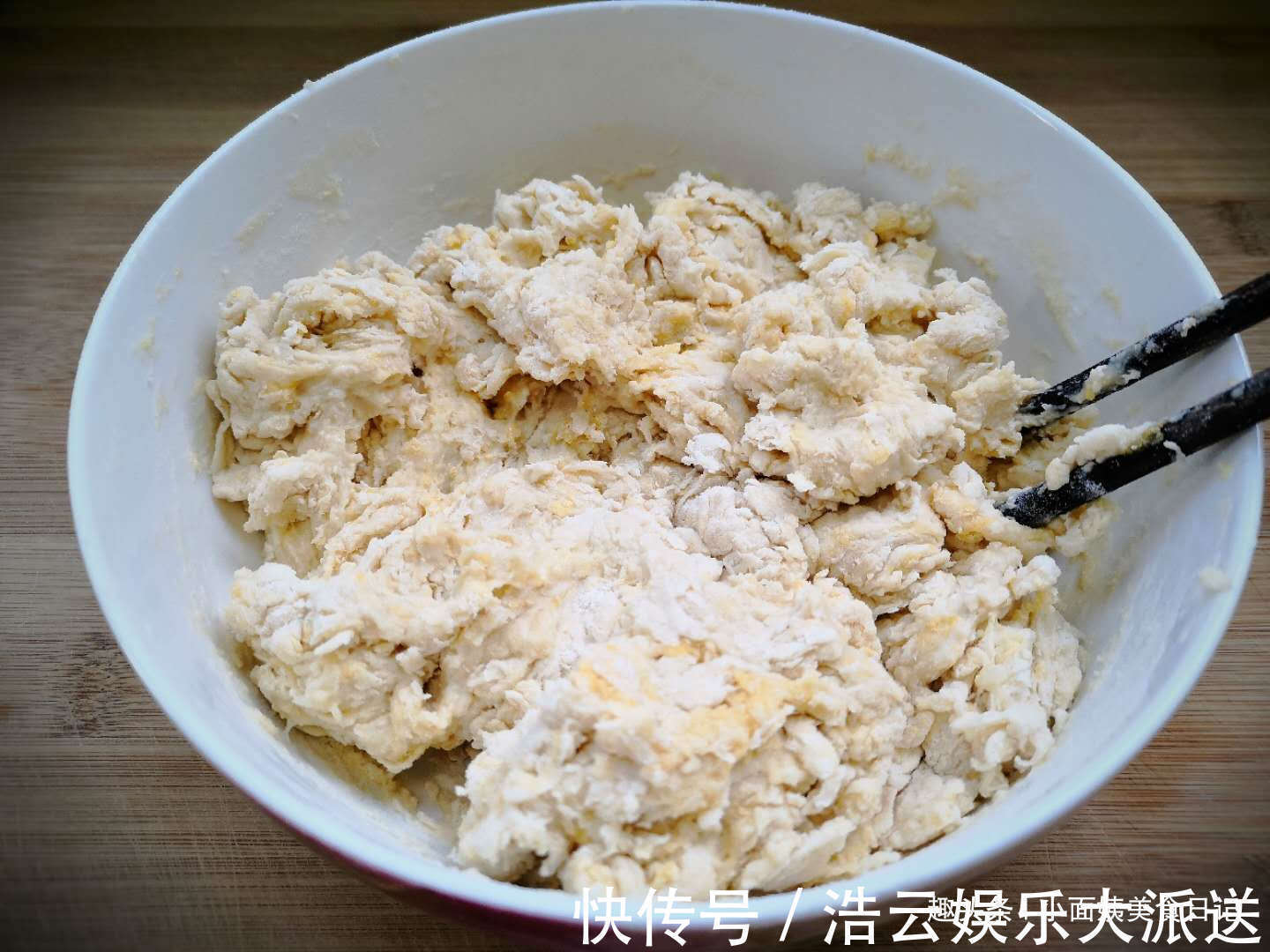 小苏打|炸油条用泡打粉、小苏打全错,油条店老板教你正确做法,金黄酥脆