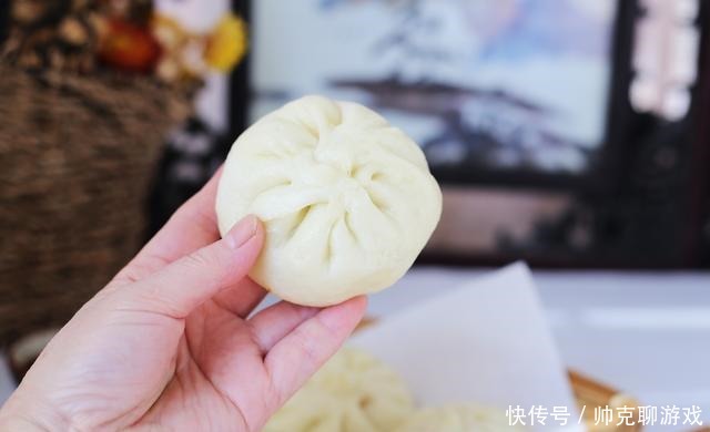 蒸包子时,记得不要只加酵母,面里加2样,包子又白又软又香又甜