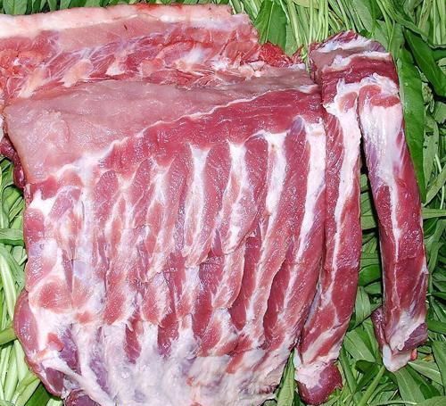 买排骨时，肋排、大排、小排哪个好？肉贩教你一招，买对不浪费！