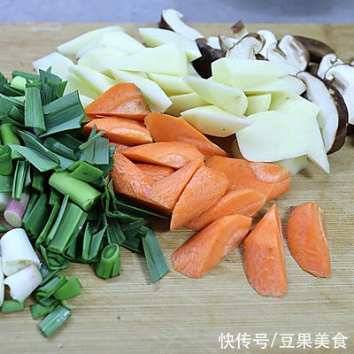 土豆|#一口新年味，全家享佳味# 黄焖鸡