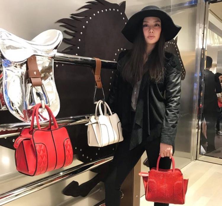 乐基儿真不打算减肥?穿吊带连衣裙丰润饱满,意外穿出贵妇气质范