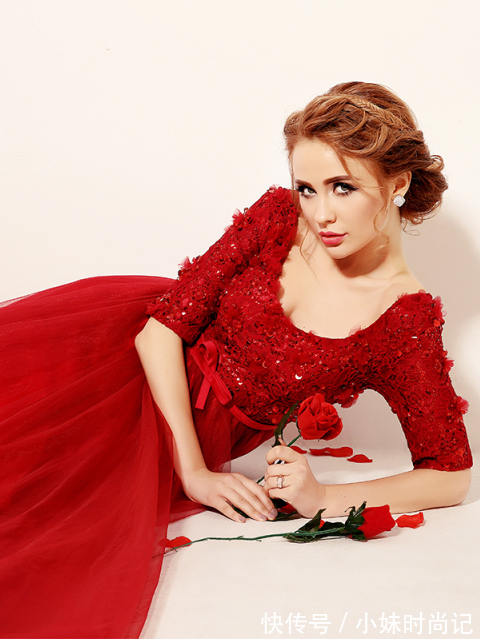 蕾丝|新娘敬酒服怎么选才能凸显新娘气质?