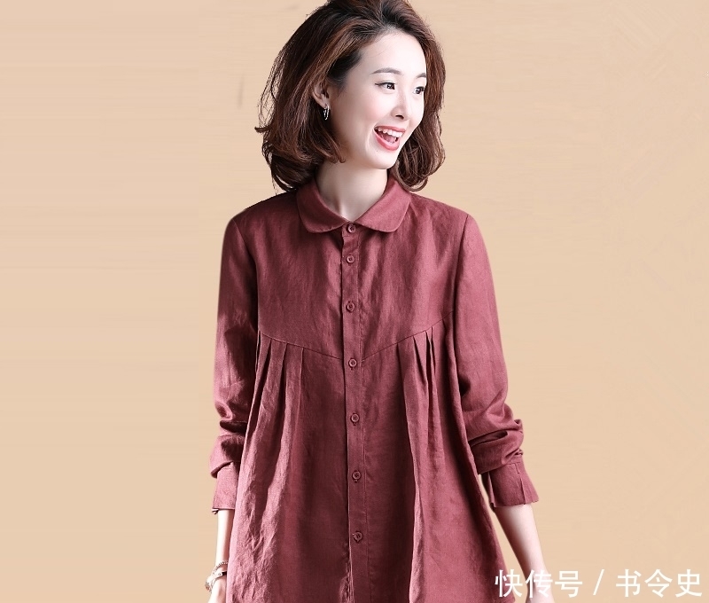女人过了50岁，建议别输在打扮上，穿这“减龄衫”，优雅大方