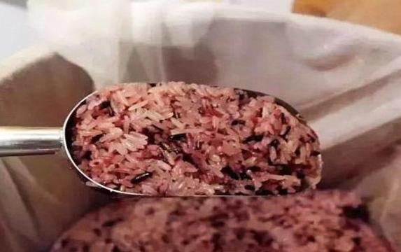 中医脾胃不好的人,多吃3物,少做1事,健脾养胃,有效排出湿气