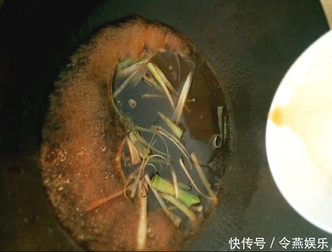 蒸鱼,你是浇汁蒸还是蒸完浇汁再蒸鲜不鲜的秘诀就在这