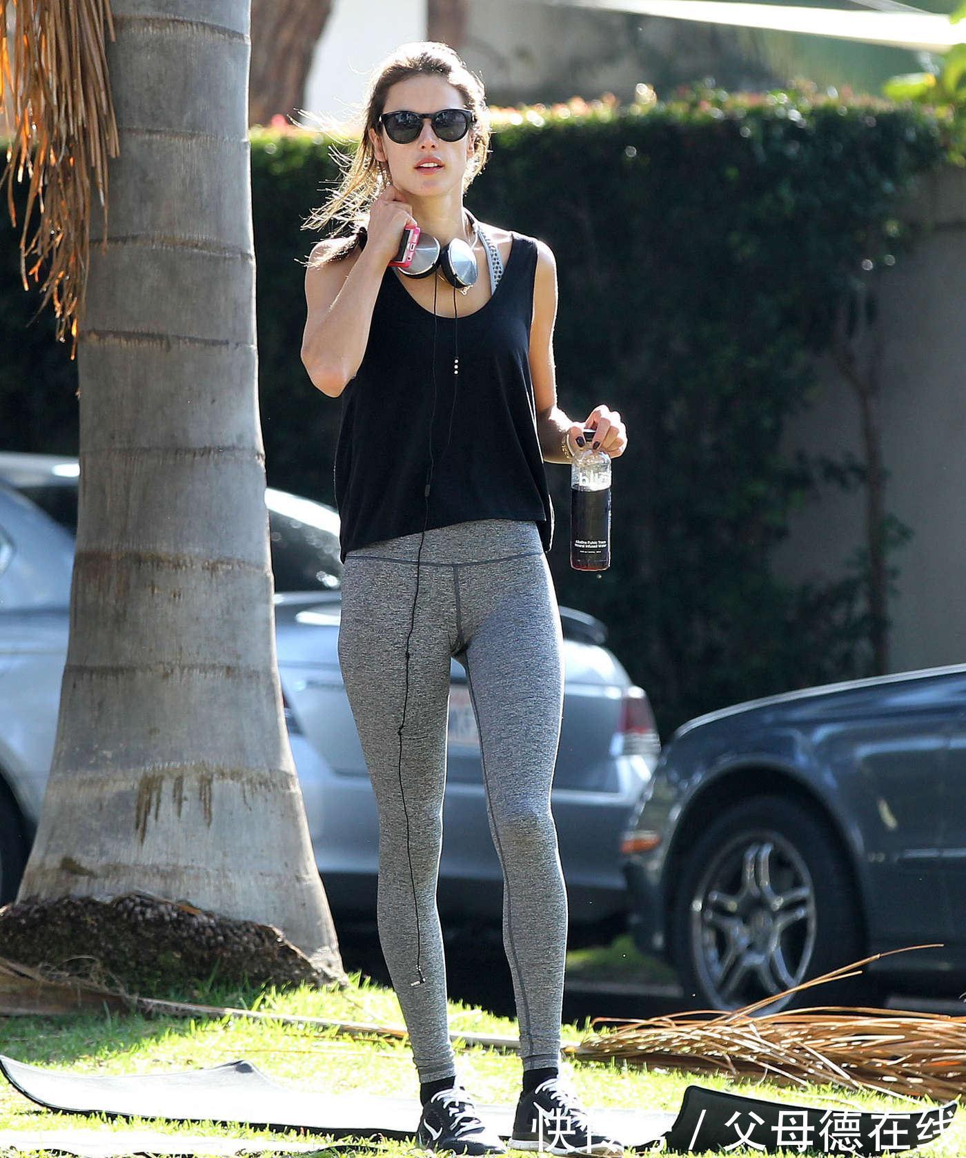 中性 透气防晒搭配瑜伽裤,休闲时尚,减龄又有活力