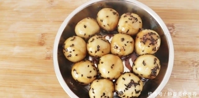 糯米粉开水一烫,两手一捏,自己一餐可以吃30个