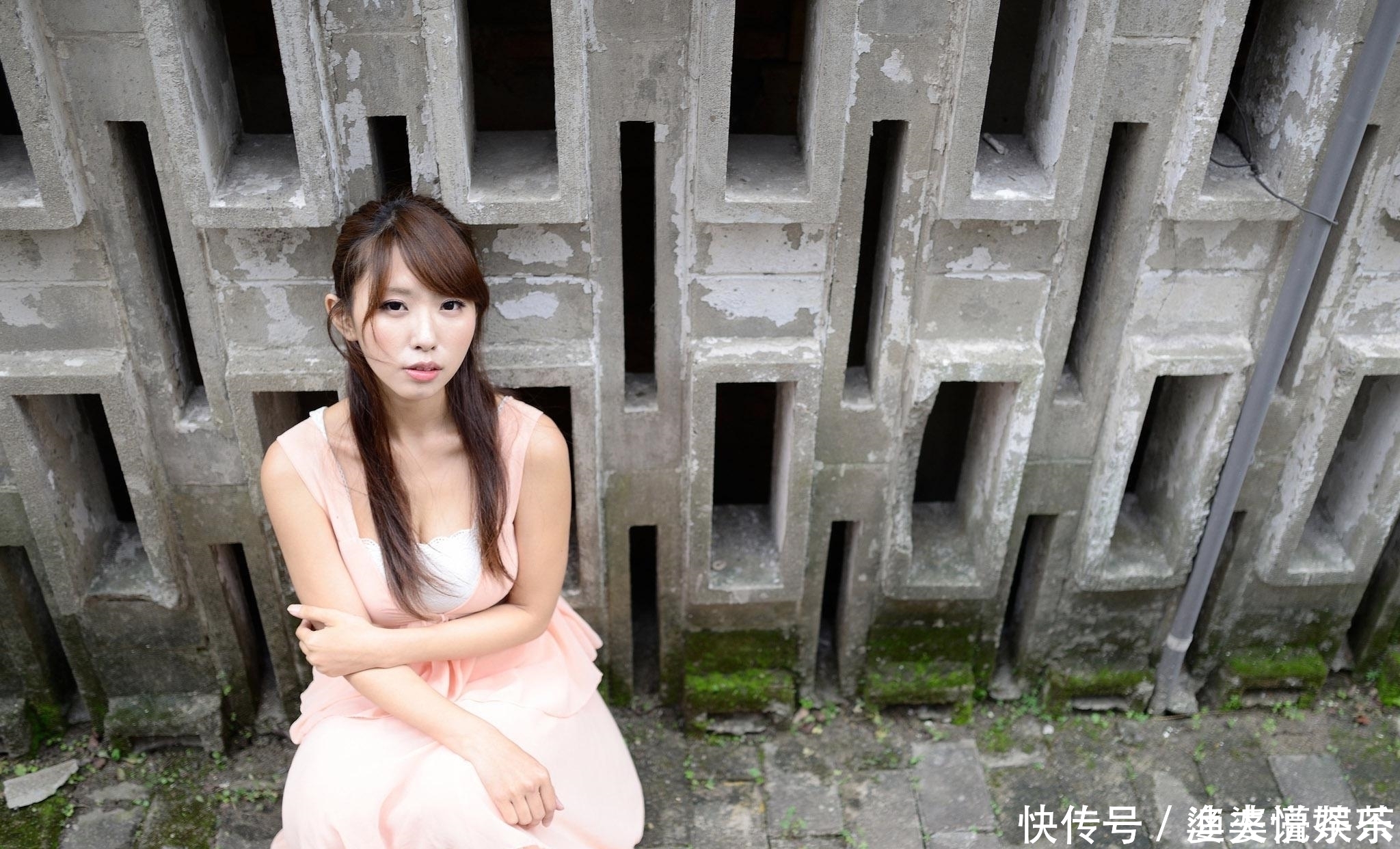 时尚穿搭推荐:时尚美女唯美写真,青春、靓丽,简直美爆了