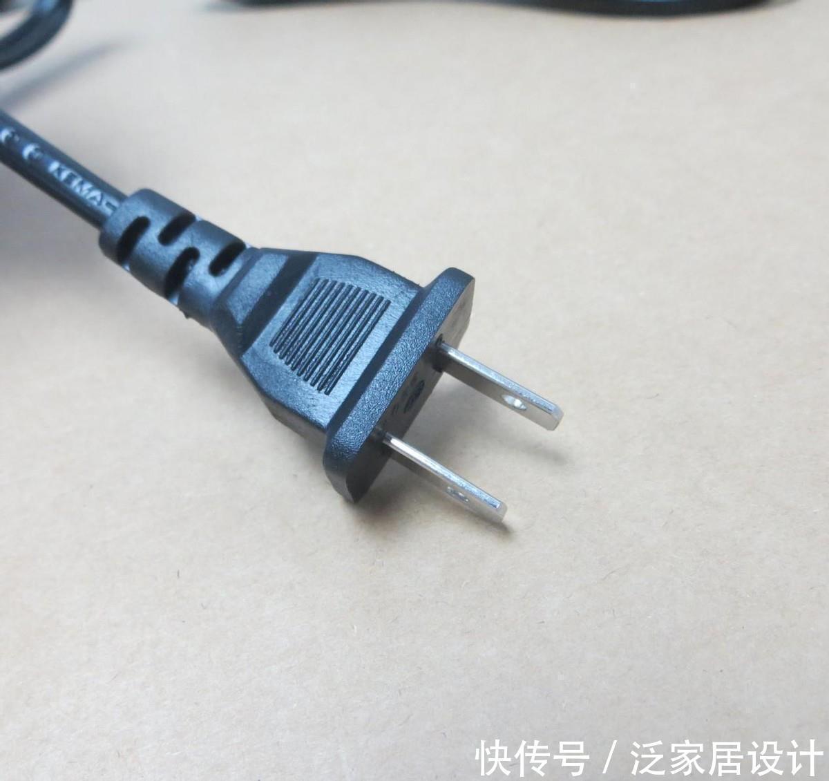 插头|用了这么多年的插座,都没注意插头上有2个孔,能有如此大的用意