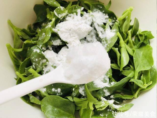 搅拌均匀|这菜浑身都是宝，口感爽滑，凉拌着吃真香，夏天可隔三差五吃一次