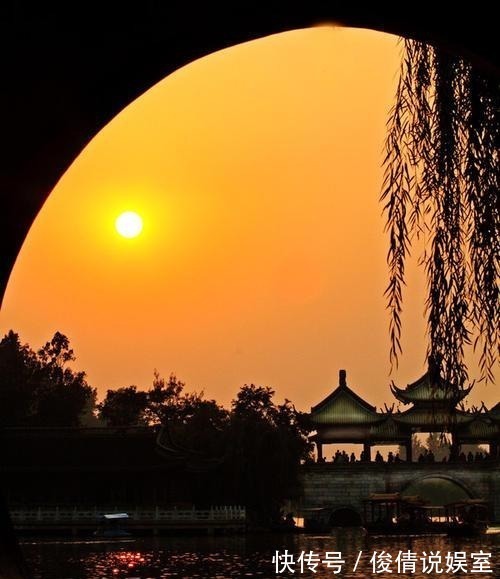 重文輕商#客人寫詩引得哄堂大笑,主人淡定補全,成為千古名作