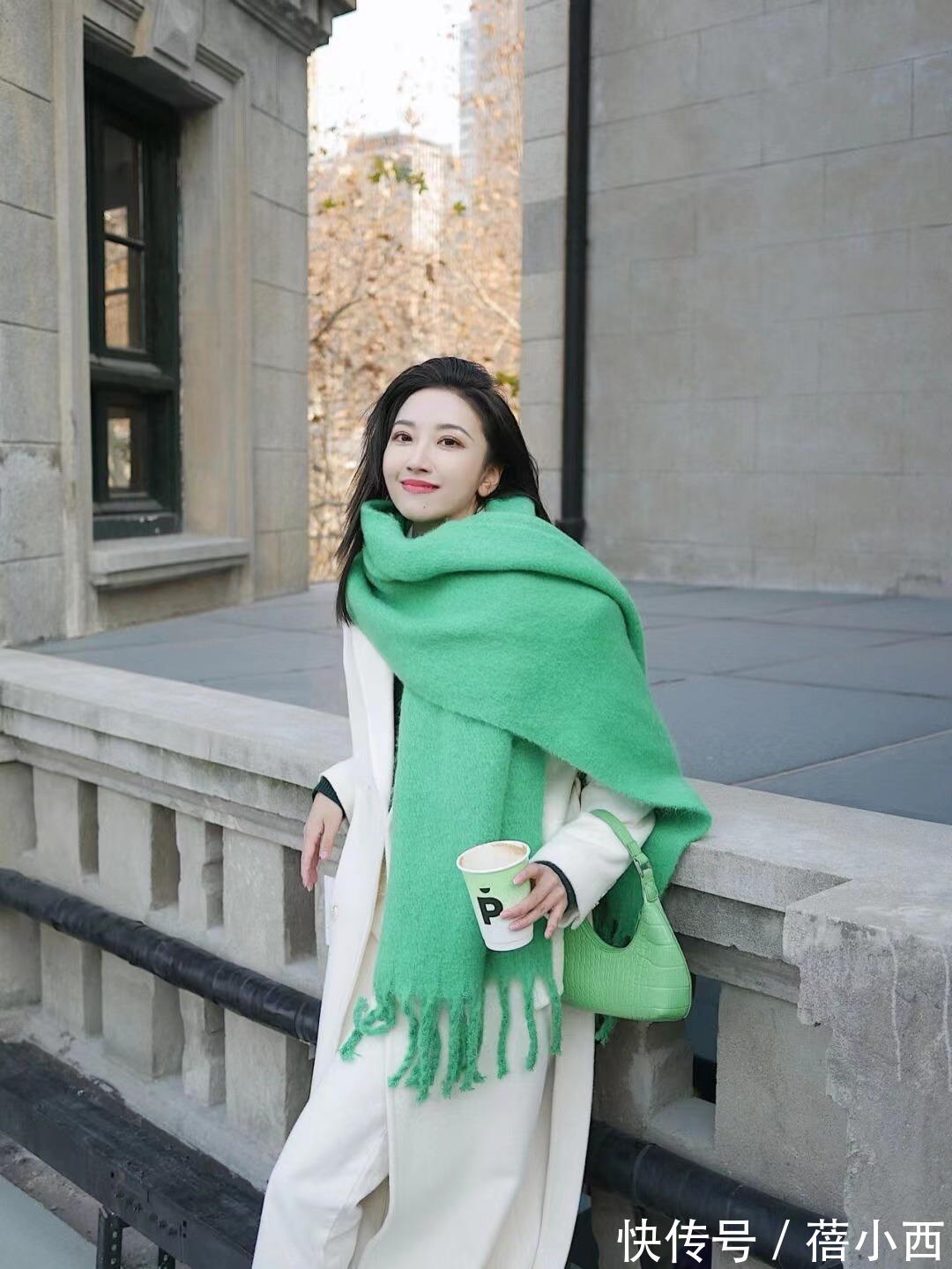 大长腿 过年走亲戚怎么穿?试试这些大衣的高级穿法,气场全开长辈都夸你