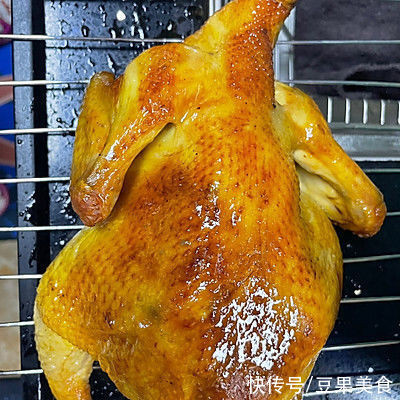 外焦里嫩爆汁烤全鸡-烤箱版