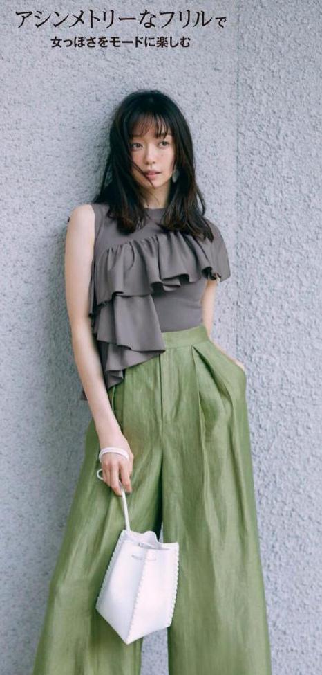 奔四的女人别穿得“繁琐”,记住这几个搭配小技巧,想不高级都难