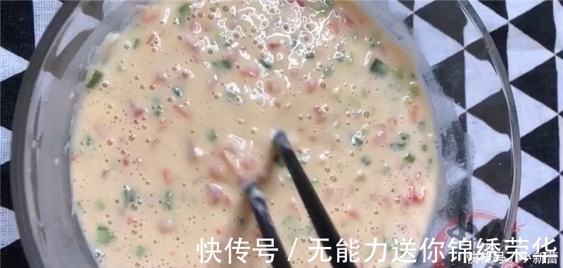 1西红柿2个鸡蛋，你最想不到的做法，每次出锅孩子吃不够，太香了