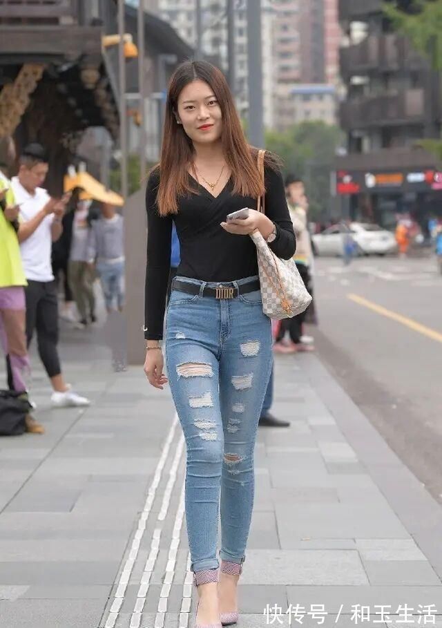 洞裤|还穿什么短裤,“破洞裤”时髦又显瘦,带你领略与众不同的夏日