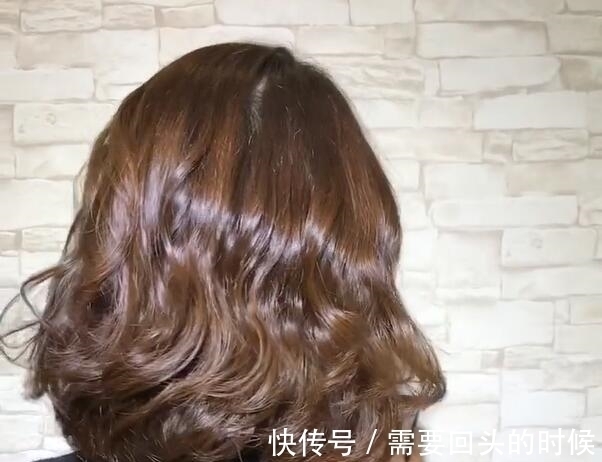 减龄 齐肩发不长不短很难受,新春发型木马烫搭配棕色才好看,减龄可爱