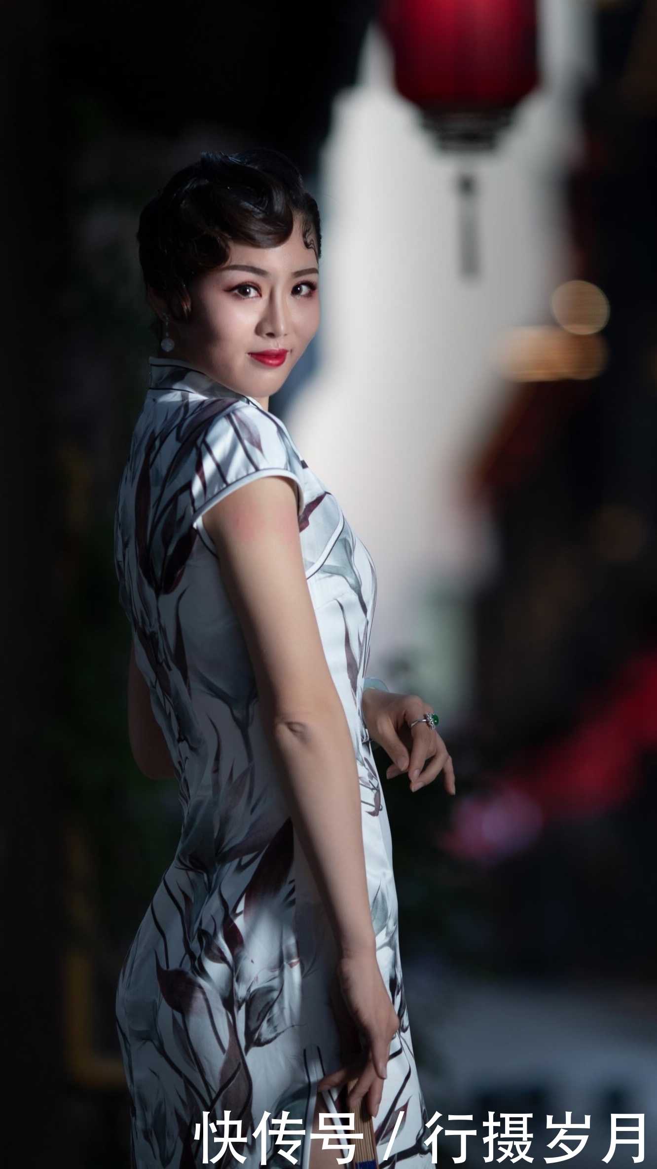 一帘幽梦,装点纱窗,放逐的是寂寞,弥漫的是忧伤