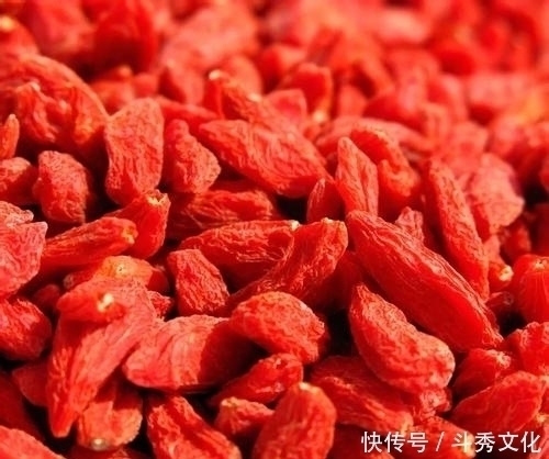 翻倍|枸杞不要再单单泡水了,加一物,养生效果翻倍,但很多人都不了解