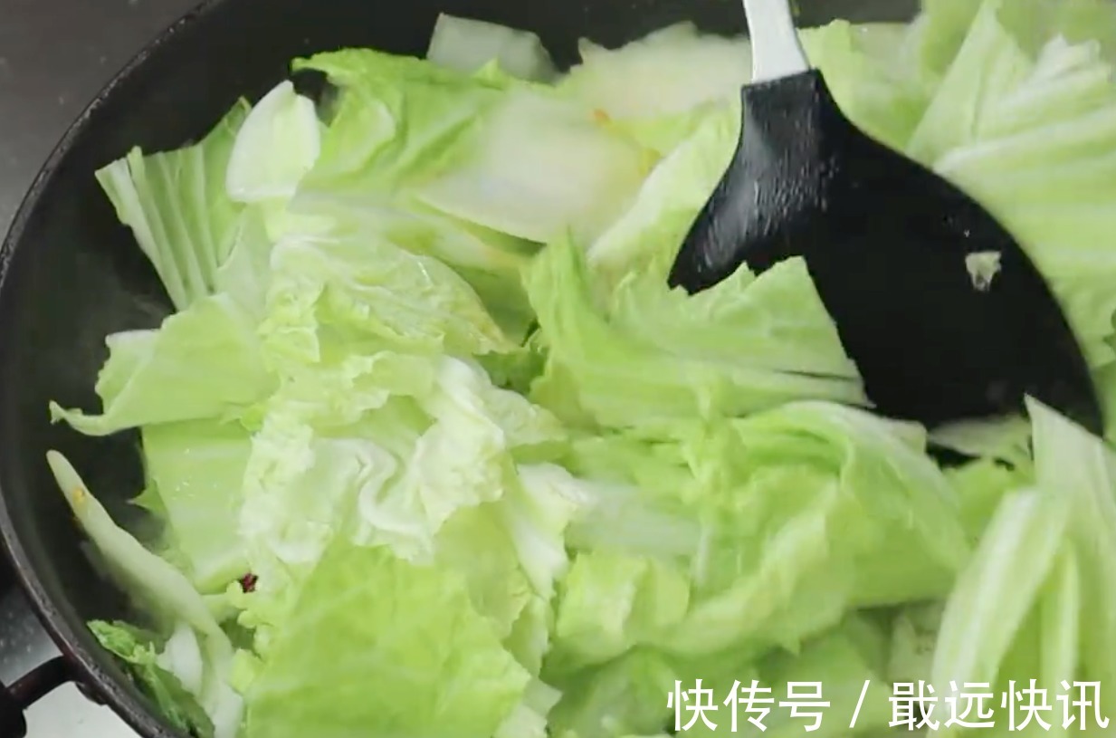 下饭|半颗白菜1把粉丝,简单一做,鲜香美味,白菜清脆,超级下饭