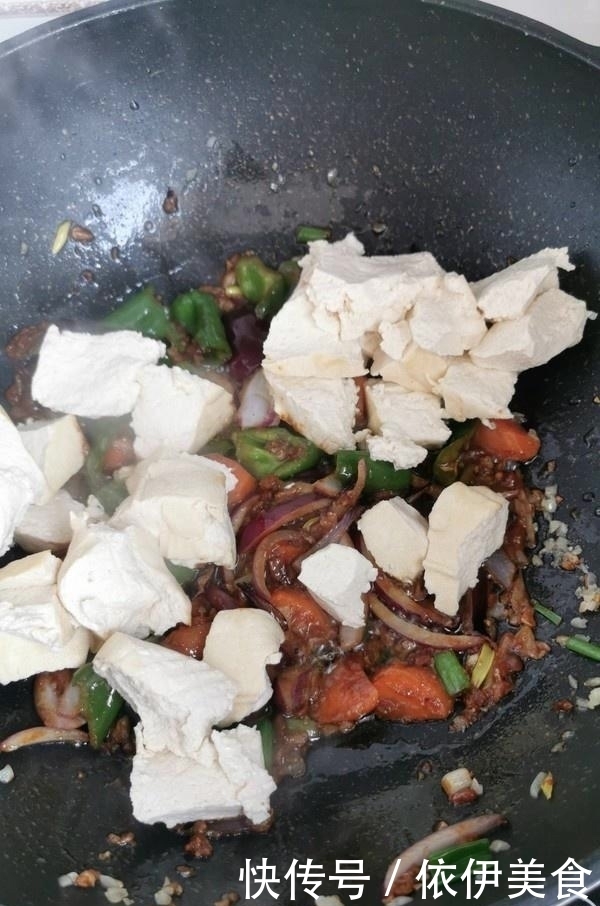 中薪|“它”和豆腐一起炒，孩子要多吃，补钙健骨长个高，比喝牛奶强