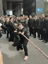 |搞笑GIF:晚上女神突然发了一张图过来 她是不是在暗示我什么