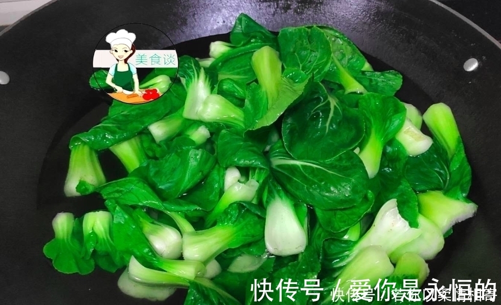 包子|秋天韭菜芹菜靠边站,此菜5毛钱1斤,蒸包子特美味,不放肉也很香