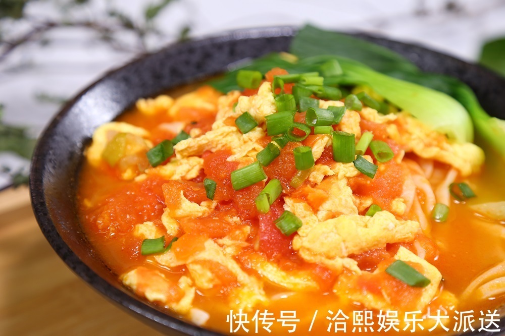 做法超简单的西红柿鸡蛋面,爽滑筋道,美味可口,老少都爱吃