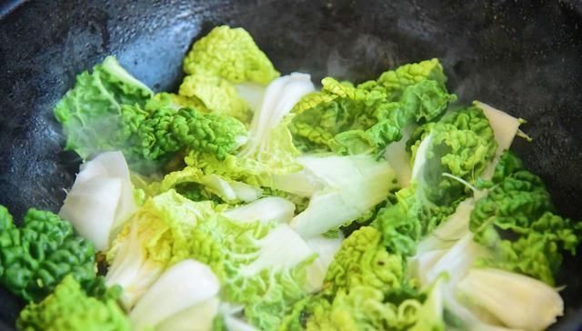 钙片|春季,这菜正当季,3元一把,孩子要多吃,低脂高钙,胜过吃钙片