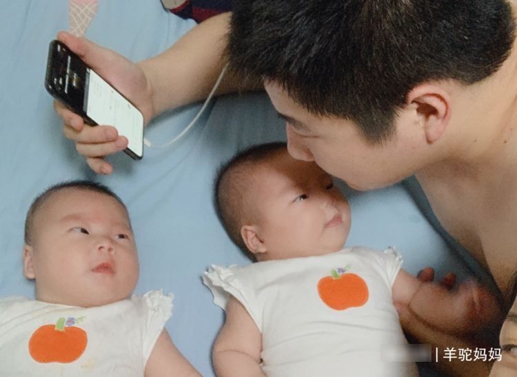 瑟瑟发抖|一次生两个和生两次，哪个更伤宝妈的身体和心理？做女人真不容易