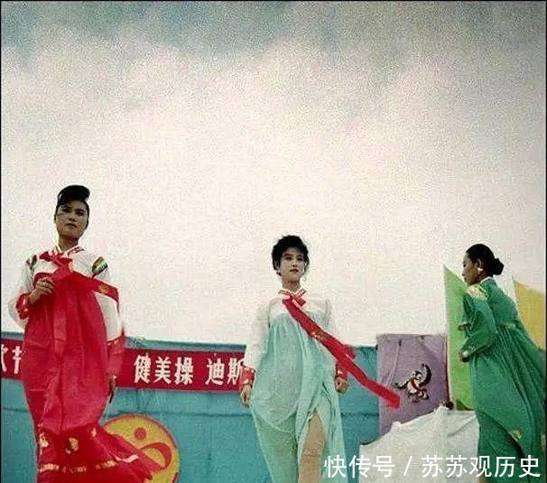 老照片实拍改革开放初期中国大陆的模特