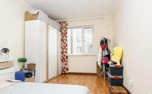 卫生间|晒晒我的婚房,客厅连沙发都没有,直接坐地上,还有更寒酸的吗?