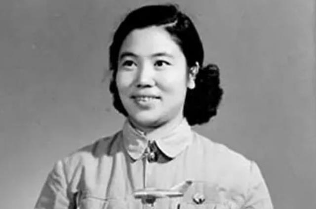 祖国|豫剧宗师常香玉:义演上百场,募集15亿,为祖国捐了一架战斗机