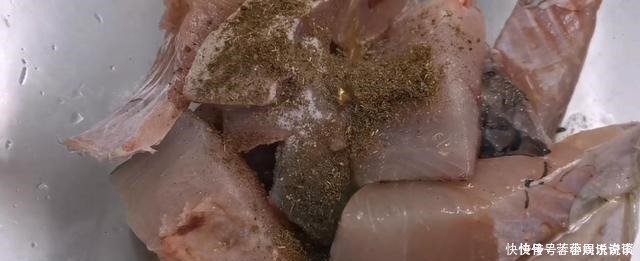 我家草鱼从不红烧，教你懒人做法，不加一滴水，上桌被全吃光！