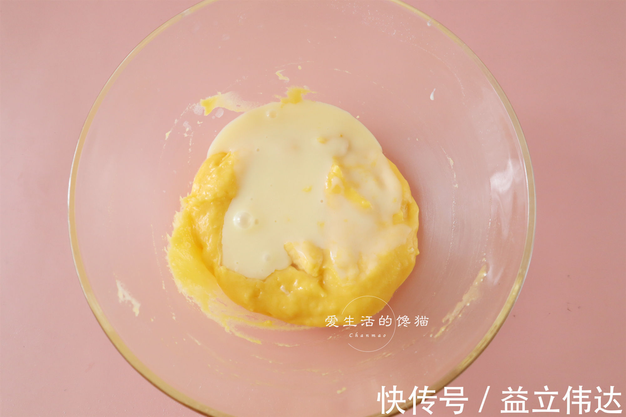 戚风蛋糕|零失败的快手纸杯蛋糕,不开裂,不回缩,小白一次成功,快收藏!