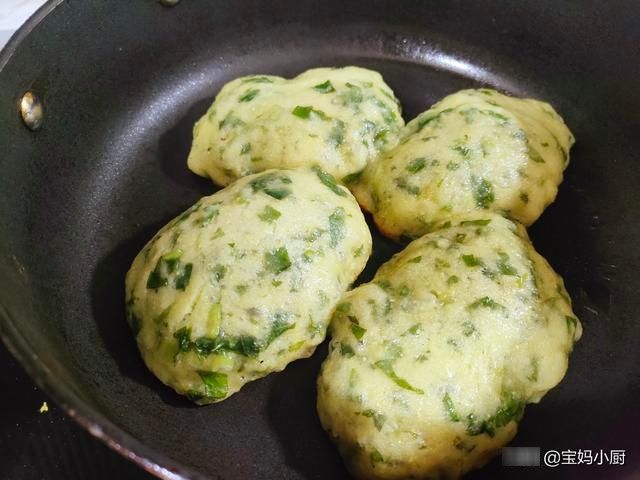 玉米面,这吃法50斤都不够,不糙,暄软像面包,连小孩都吃不停