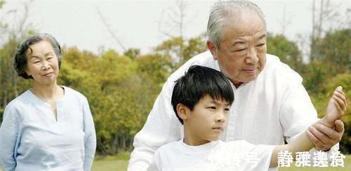 娃娃|两个娃娃溺水,你会先救自己的娃吗?宝爸回答一针见血