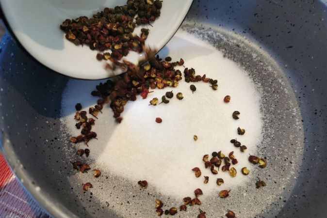 才知道，腌腊肉不能直接抹盐，想要肉嫩味香不长霉，牢记3个要点